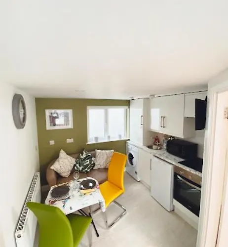 Station 36 Studio Apt